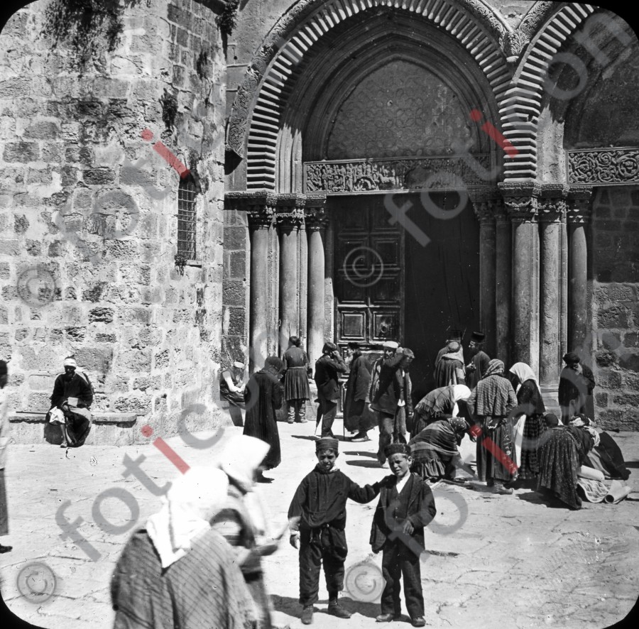 An der Grabeskirche | At the Holy Sepulchre - Foto foticon-simon-129-029-sw.jpg | foticon.de - Bilddatenbank für Motive aus Geschichte und Kultur